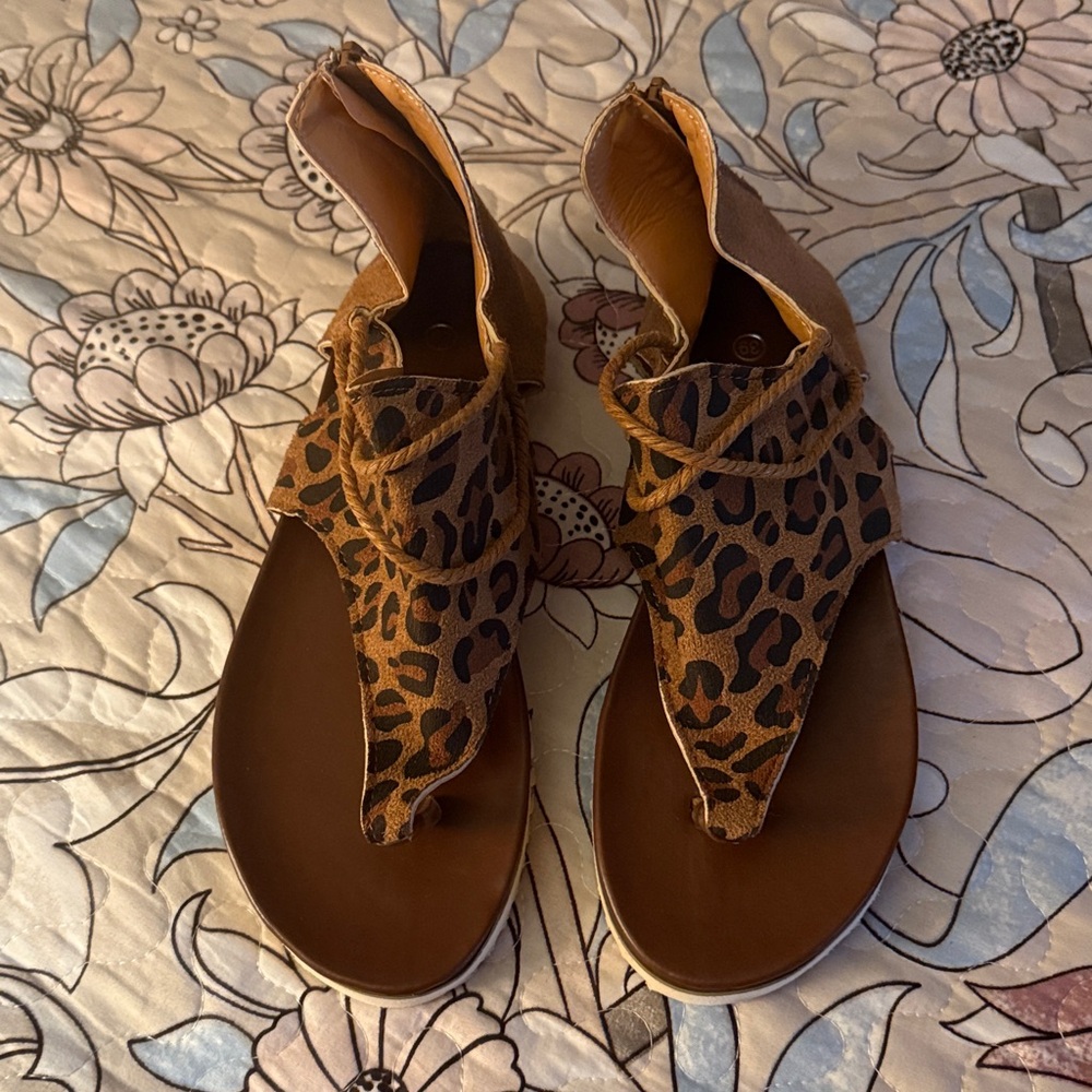 NWT Super cute Leopard Print Sandals